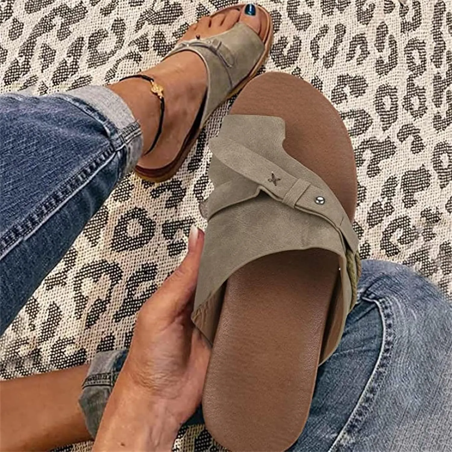 Lausiuoe Sandals Women Comfortable Beach Thong Style Flip Flops Flat Sandals Casual Dressy Clip Toe Slippers Summer Shoes